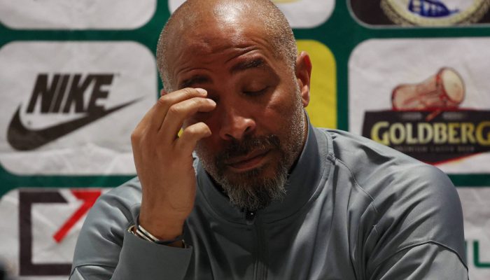 Técnico da Nigéria, Eric Chelle, durante entrevista; ele reclamou de atitude de membro da equipe congolesa
             -       
        Sodiq Adelakun - 13.out.25/Reuters