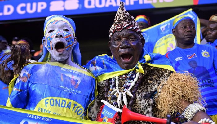 O técnico da NIgéria, Éric Chelle, em partida da seleção contra o Lesoto nas Eliminatórias africanas para a Copa do Mundo de 2026
             -       
        Phill Magakoe - 10.out.25/AFP