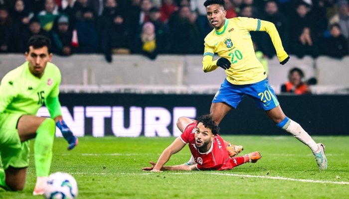 Estêvão comemora seu gol contra o Senegal, no amistoso em Londres
             -       
        John Sibley - 15.nov.25/Action Images via Reuters