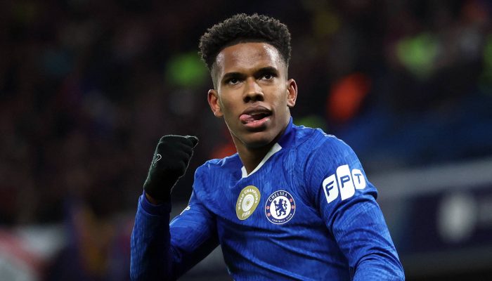 Os pontas Lamine Yamal, 18, do Barcelona, e Estêvão, 18, do Chelsea, que duelaram pela primeira vez, com vantagem para o brasileiro
             -       
        Miguel Vidal e Glyn Kirk/Reuters e AFP