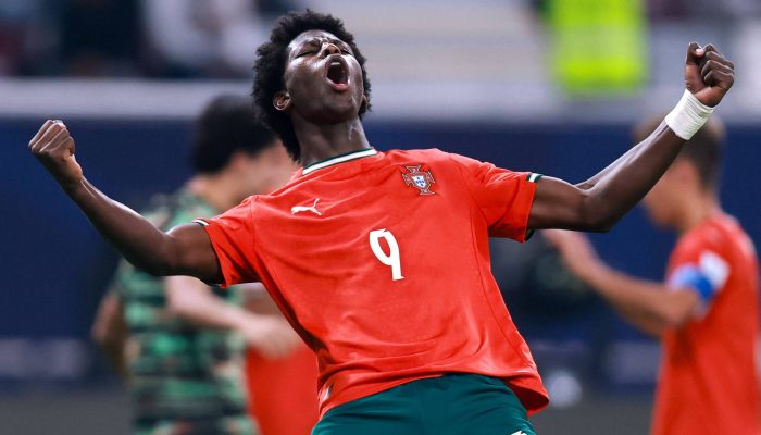 Anísio Cabral celebra gol do título da Copa do Mundo sub-17
             -       
        Karim Jaafar - 27.nov.2025/AFP