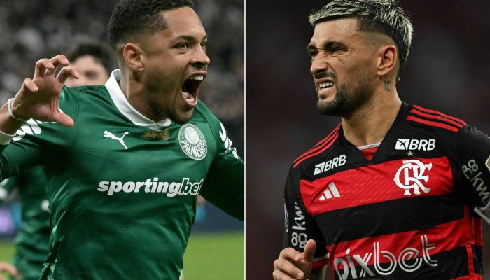 O atacante Vitor Roque  celebra um de seus 21 gols pelo Palmeiras na temporada; o meia Arrascaeta balançou a rede 23 vezes pelo Flamengo
             -       
        Nelson Almeida e Mauro Pimentel/AFP