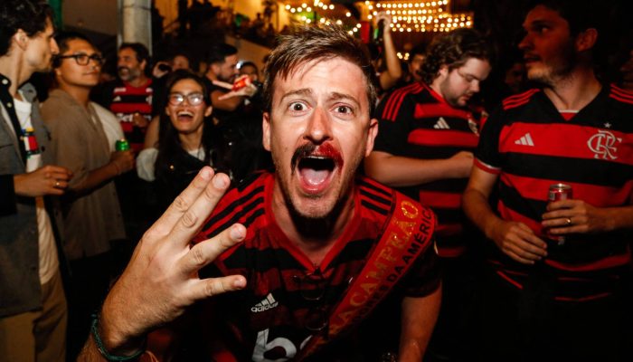 Torcida do Flamengo faz festa no Maracanã, onde o time derrotou o Ceará para conquistar o Campeonato Brasileiro de 2025 
             -       
        Mauro Pimentel - 3.dez.25/AFP