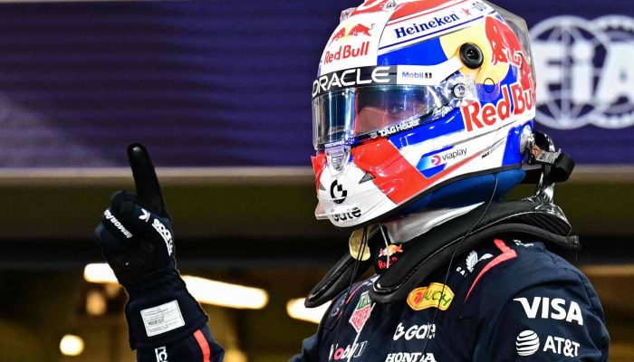 Max Verstappen celebra a pole position em Abu Dhabi
             -       
        Giuseppe Cacace/AFP