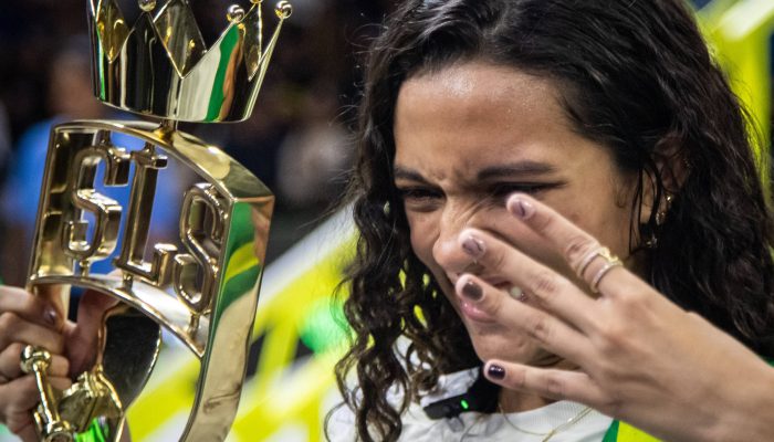 Rayssa Leal mostra quantos títulos tem da Street League
             -       
        Rodilei Morais/Fotoarena/Folhapress