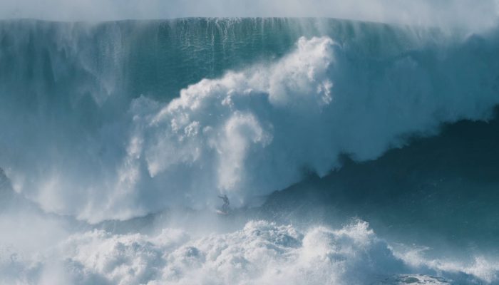 Surfista Carlos Burle é engolido por onda gigante em Portugal
             -       
        Yunes Khader/Acervo pessoal