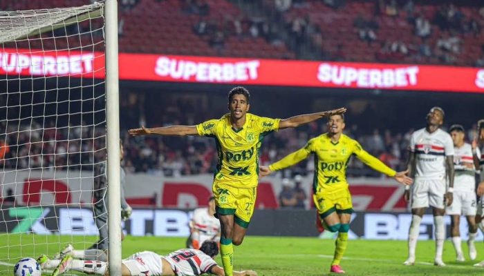 Gabriel comemora gol do Mirassol contra o São Paulo, no Morumbi
             -       
        JP Pinheiro - 24.mai.2025/Agência Mirassol