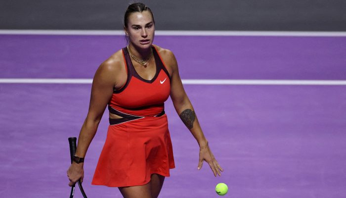 Aryna Sabalenka durante decisão do WTA Finals contra Elena Rybakina, em Riad, na Arábia Saudita 
             -       
        Hamad I Mohammed - 8.nov.2025/Reuters