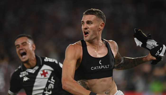 Vegetti comemora gol da vitória do Vasco sobre o Fluminense
             -       
        Jayson Braga/Brazil PhotoPress/Folhapress