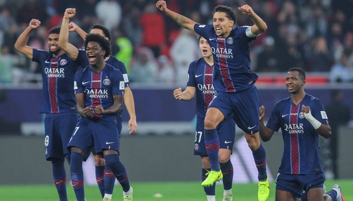 Atletas do PSG celebram o triunfo na disputa por pênaltis
             -       
        Karim Jaafar/AFP