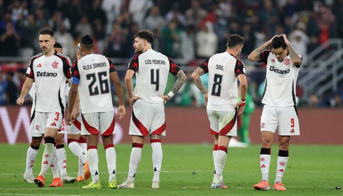Jogadores do Flamengo lamentam erros na disputa da final da Copa Intercontinental
             -       
        Mohammed Salem/Reuters