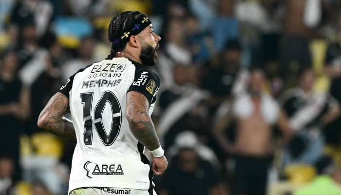 Memphis Depay festeja gol do título contra o Vasco
             -       
        Pablo Porciuncula/AFP