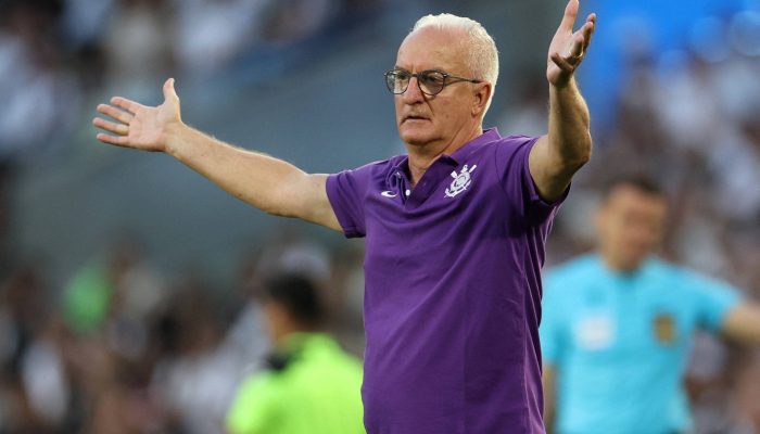 Dorival Júnior, treinador do Corinthians, reage durante a final da Copa do Brasil contra o Vasco, no Maracanã
             -       
        Pilar Olivares/Reuters