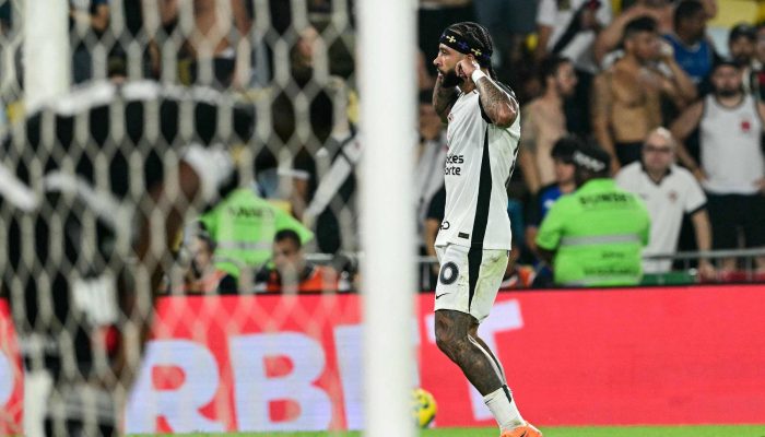Memphis Depay comemora gol na decisão da Copa do Brasil contra o Vasco, no Maracanã
             -       
        Pablo Porciuncula - 21.dez.2025/AFP
