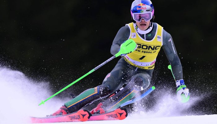 Lucas Pinheiro Braathen compete na primeira descida do slalom masculino na Copa do Mundo de Esqui Alpino
             -       
        Stefano Rellandini - 22.dez.25/AFP