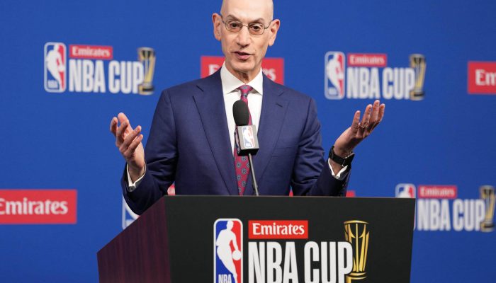 Comissário da NBA, Adam Silver, durante entrevista na final da NBA Cup, em Las Vegas
             -       
        Kirby Lee - 16.dez.2025/Imagn Images via Reuters Connect