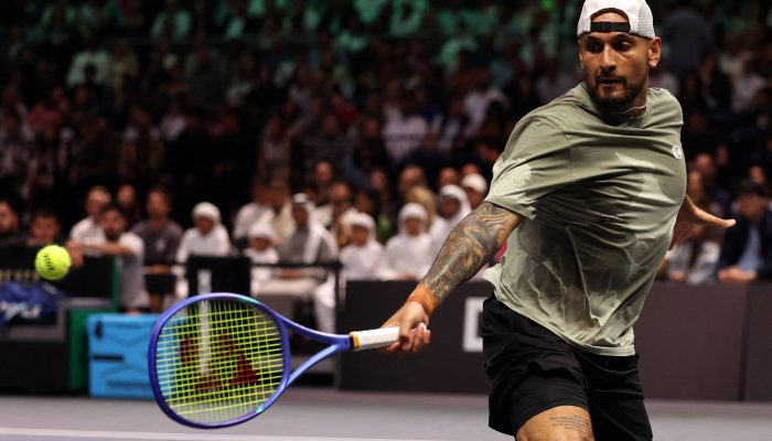 Nick Kyrgios durante duelo com Aryna Sabalenka na Coca-Cola Arena, em Dubai
             -       
        Amr Alfiky/Reuters