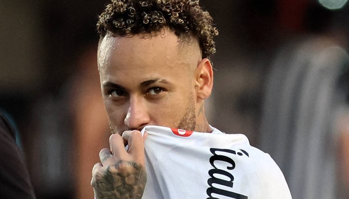 O atacante Neymar em jogo do Santos na Vila Belmiro contra o Cruzeiro, no Campeonato Brasileiro
             -       
        Thiago Bernardes - 7.dez.25/Reuters
