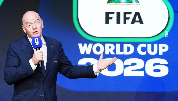 O presidente da Fifa, Gianni Infantino, discursa durante a apresentação da tabela da Copa do Mundo de 2026, em evento em Washington
             -       
        Jia Haocheng - 7.dez.25/Xinhua