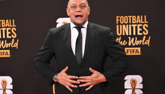 O ex-jogador Roberto Carlos em aparição pública recente, em Washington, nos Estados Unidos, no sorteio dos grupos da Copa do Mundo de 2026
             -       
        Roberto Schmidt - 5.dez.25/AFP