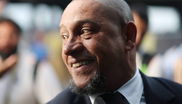 Roberto Carlos marca presença durante jogo entre Red Bull Salzburg e Real Madrid na Copa do Mundo de Clubes
             -       
        Lee Smith - 26.jun.25/Reuters