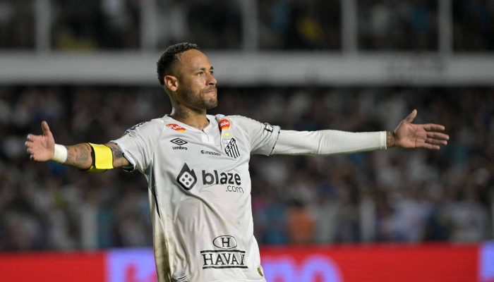 Neymar comemora gol pelo Santos em partida na Vila Belmiro
             -       
        Nelson Almeida - 5.fev.25/AFP