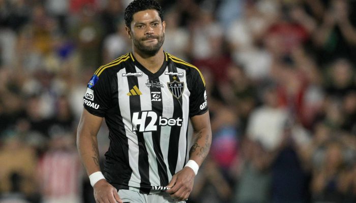 O atacante Hulk lamenta o pênalti que perdeu na decisão da Copa Sul-Americana; Atlético Mineiro foi superado pelo Lanús no desempate
             -       
        Juan Mabromata - 22.nov.25/AFP