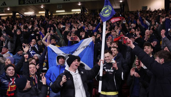 Torcedores da Escócia celebram classificação à Copa após vitória sobre a Dinamarca no Hampden Park, em Glasgow
             -       
        Lee Smith - 18.nov.2025/Action Images via Reuters