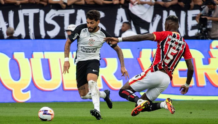 Yuri Alberto, do Corinthians, e Arboleda, do São Paulo, durante lance do clássico em Itaquera 
             -       
        Rodilei Morais - 18.jan.2026/Fotoarena/Agência O Globo