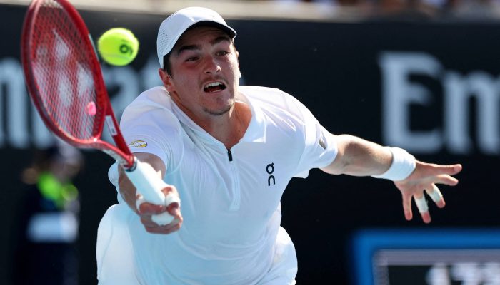 João Fonseca em ação contra Eliot Spizzirri no Australian Open 
             -       
        Edgar Su - 20.jan.2026/Reuters