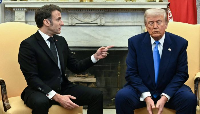 Presidente da França, Emmanuel Macron, ao lado de seu homólogo americano Donald Trump na Casa Branca
             -       
        Jim Watson - 18.jan.26/AFP