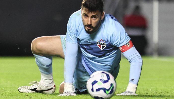 O goleiro Rafael, capitão do São Paulo; clube enfrenta crise político-institucional que tem efeitos sobre os jogadores
             -       
        Thiago Bernardes - 12.jun.25/Reuters
