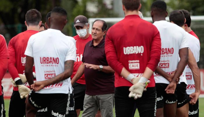 Muricy Ramalho conduz reunião com o elenco do São Paulo no início de seu trabalho como coordenador técnico de futebol
             -       
        Rubens Chiri - 12.jan.21/saopaulofc