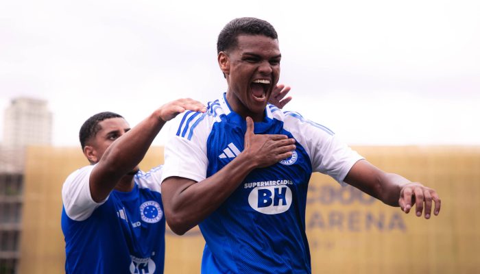William celebra o primeiro gol do Cruzeiro na decisão
             -       
        Marco Galvão/Divulgação Cruzeiro