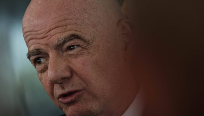 O presidente da Fifa, Gianni Infantino, em entrevista após reunião com Lula, em janeiro
             -       
        Gabriela Biló/26.jan.26/Folhapress