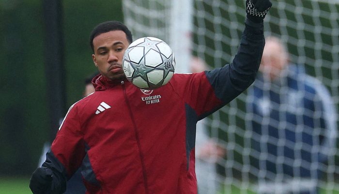 Gabriel Magalhães, zagueiro do Arsenal, 1º colocado no grupão da Champions, treina para o jogo da superquarta contra o Kairat
             -       
        Matthew Childs - 27.jan.26/Action Images via Reuters