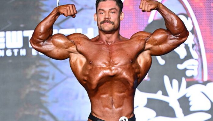 Matheus Menegate durante as prévias do Olympia 2025
             -       
        Jeff Binns/NPC News Online