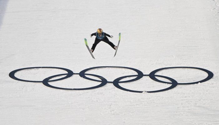 O atleta neutro Pavel Repilov em sessão de treino de luge em Cortina d'Ampezzo
             -       
        Franck Fife - 4.fev.26/AFP