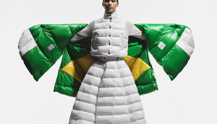 Modelo posa com uniforme do Brasil para as Olimpíadas de Inverno, produzido pela Osklen com a Moncler
             -       
        Divulgação