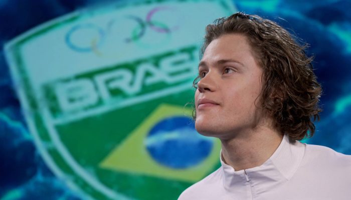 Lucas Pinheiro Braathen em entrevista na Casa Brasil, em Milão, neste sábado (7)
             -       
        Leonardo Benassatto/Reuters