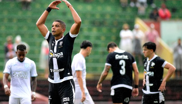 Jogadores da Ponte Preta lamentam derrota para a Portuguesa neste sábado (7), pelo Campeonato Paulista
             -       
        Divulgação Ponte Preta