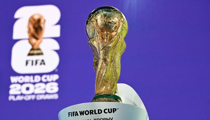 A Copa do Mundo de 2026 começa no dia 11, quinta-feira, no México. Na foto, a taça da Copa.
             -       
        Fabrice Coffrini/AFP