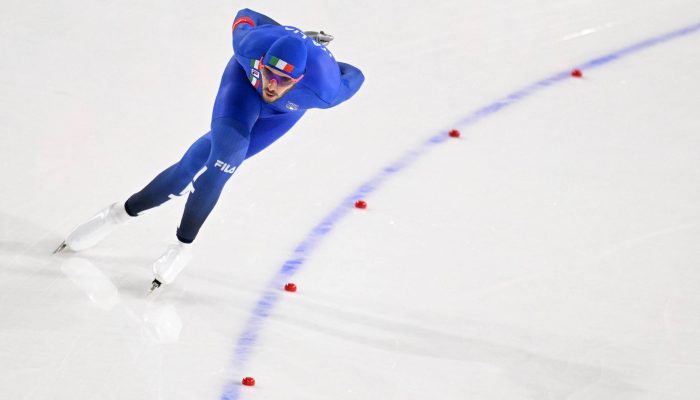 O holandês Jorrit Bergsma na prova de 10 km de patins
             -       
        Guglielmo Mangiapane - 13.fev.26/Reuters