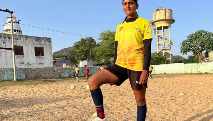 Munna liderou em sua aldeia a luta pelo direito de jogar futebol usando shorts e de viajar para participar de torneios

             -       
        BBC