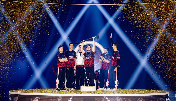 Integrantes da FaZe Clan, time brasileiro de 'Tom Clancy's: Rainbow Six Siege' bicampeão no Six Invitational, campeonato do game, em Paris
             -       
        Michal Konkol - 15.fev.25/Divulgação Ubisoft