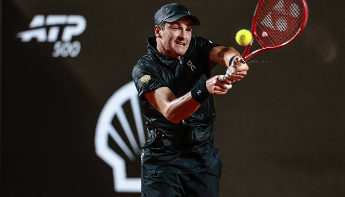 João Fonseca em sua estreia no Rio Open contra Thiago Monteiro
             -       
        Marcello Zambrana/Marcello Zambrana/AGIF/Folhapress