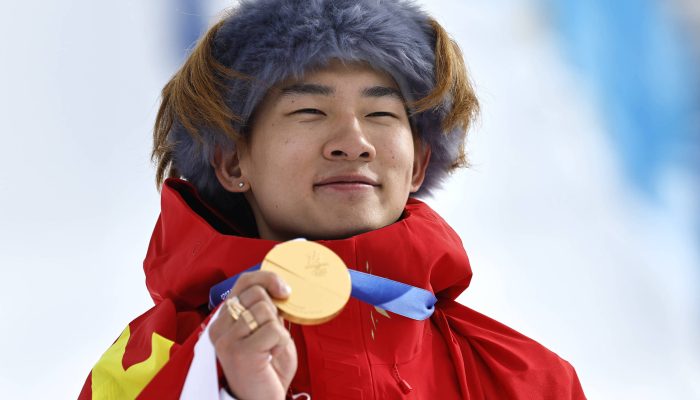 Yiming Su com a medalha de ouro da prova de slopestyle no snowboard
             -       
        Wang Peng/Xinhua