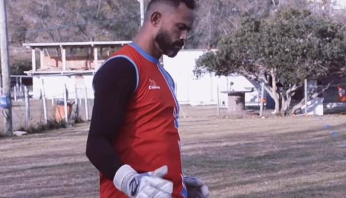 Goleiro Bruno durante treino no Búzios, clube no qual atuou brevemente em 2022
             -       
        5.out.22/Reprodução
