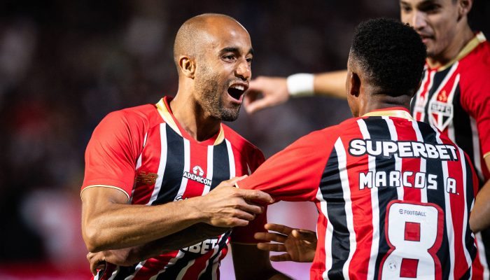 Lucas comemora gol do São Paulo na partida contra o Bragantino
             -       
        Rebeca Schumacker/Ofotográfico