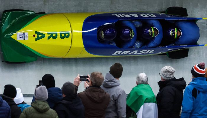 Quarteto brasileiro durante terceira descida do bobsled "4-man" em Milão-Cortina 
             -       
        Franck Fife - 22.fev.26/AFP
